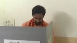 Union Minister G Kishan Reddy casts his vote in Telangana's Barkatpura